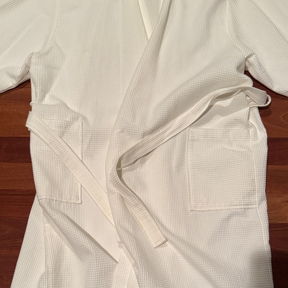 White Waffle Knit Robe - Picture 2 of 5